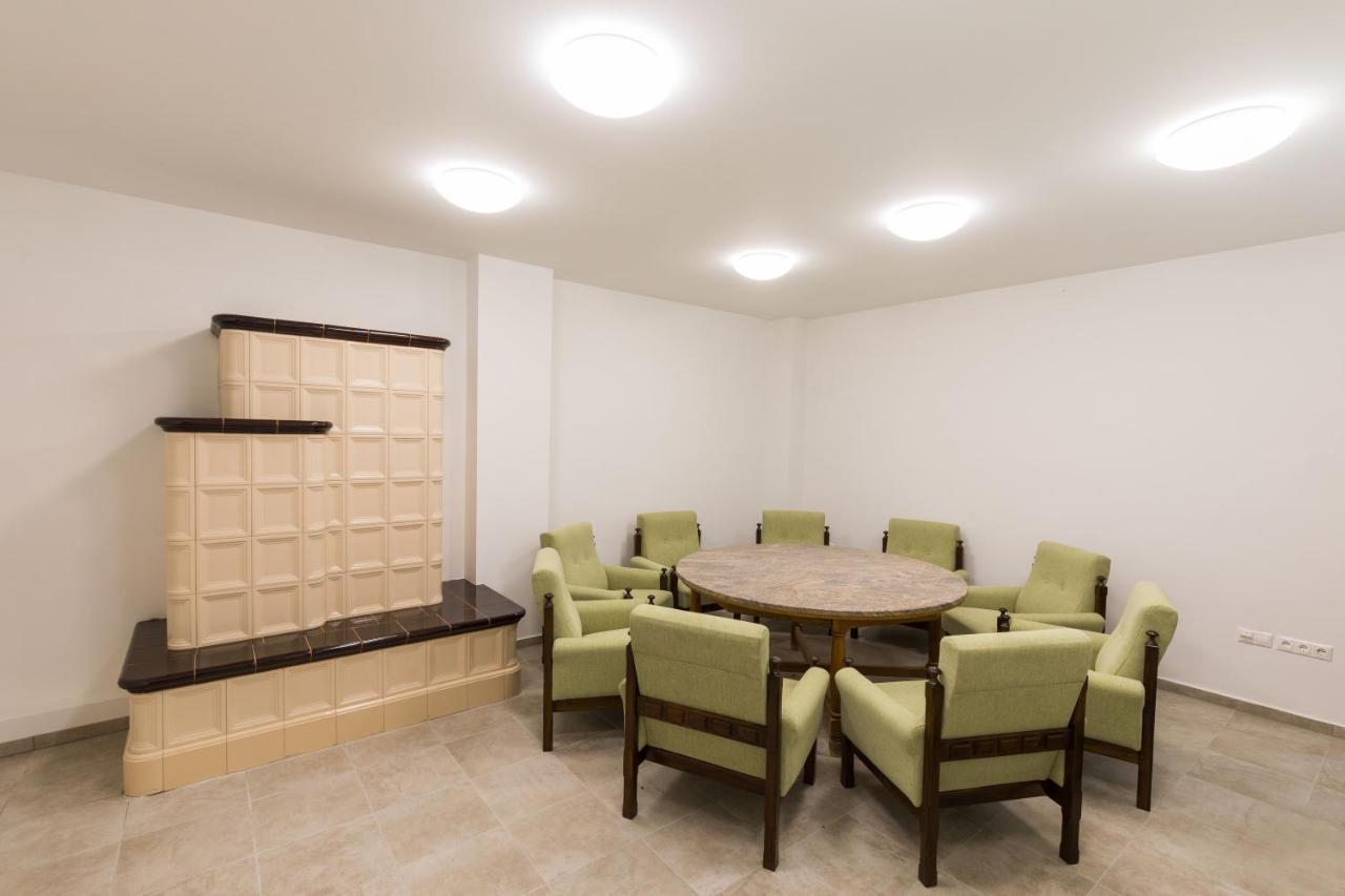 Alsovadacs Vadaszhaz Panzio Bed & Breakfast Sutto ภายนอก รูปภาพ